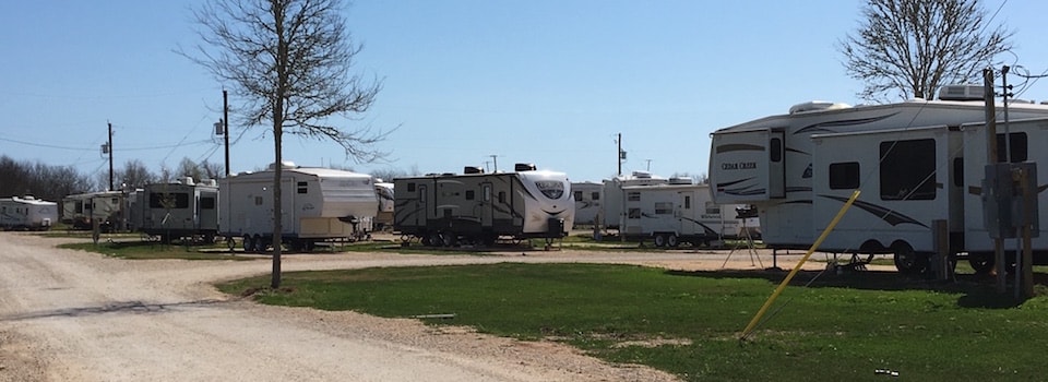 Row of RVs at Kountry Ranch RV Park